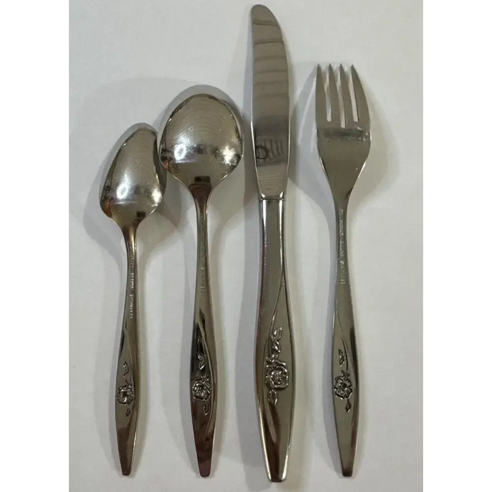 Service For 8 (32 Pieces) - OneidaCraft Deluxe Stainless Lasting Rose Flatware
